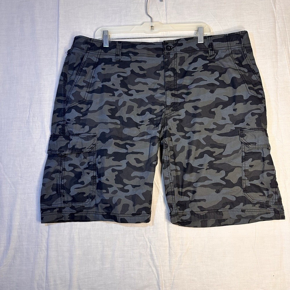 Lee Extreme Motion‎ Performance Series Camo Cargo Shorts Waist 44" Inseam 10"